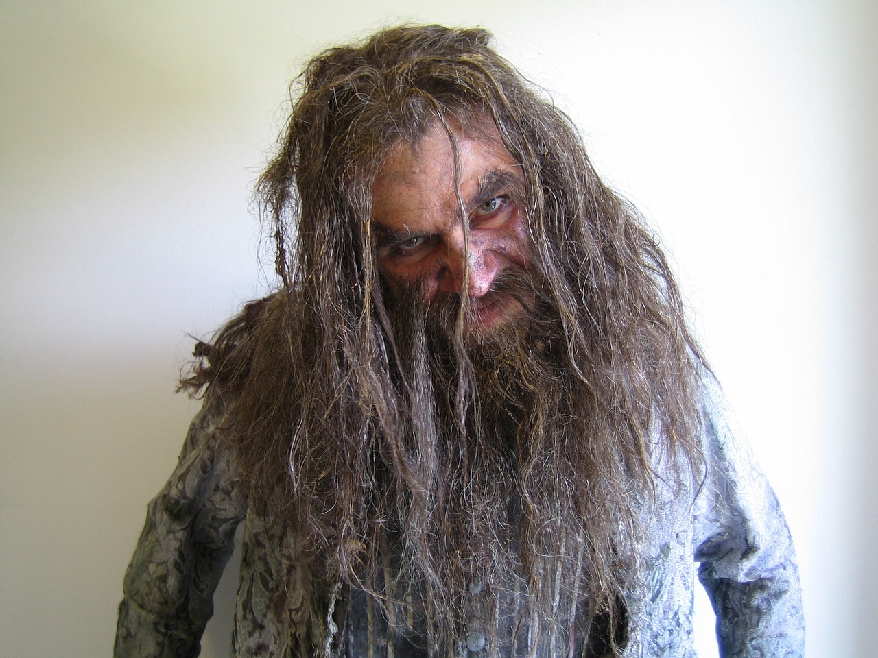 가발 선택의 고통에서 벗어나기: 부담 없는 대안으로 플러스모발을 고려해보세요